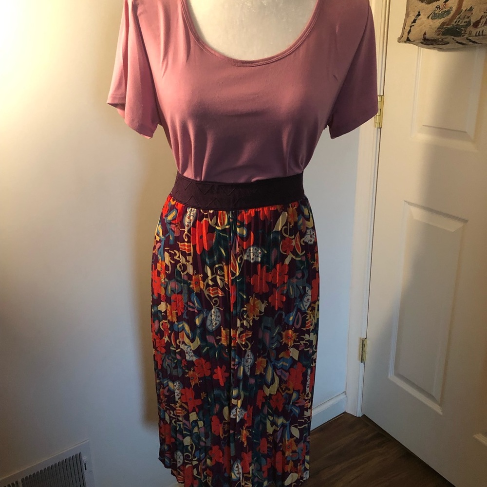 Lularoe outfit, Jill skirt and a Classic Tee